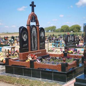 Мемориальный комплекс для двух захоронений - Камень памяти - 