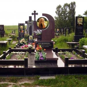 Мемориальный комплекс с круглым портретом - Камень памяти - Примеры других исполнителей