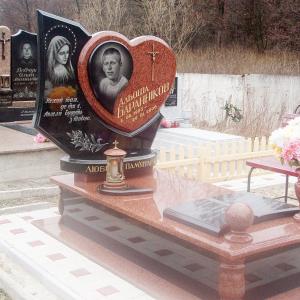 Эффектный комплекс для одного захоронения - Камень памяти - Примеры других исполнителей