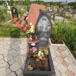 Плита из черного мрамора в форме пламени свечи - Камень памяти - Наша работа