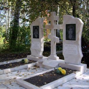 Памятники с мраморным распятием - Камень памяти - Примеры других исполнителей