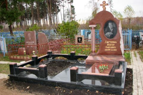 Комплекс с гранитной стелой - Камень памяти - Примеры других исполнителей