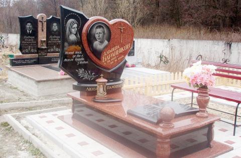 Эффектный комплекс для одного захоронения - Камень памяти - Примеры других исполнителей