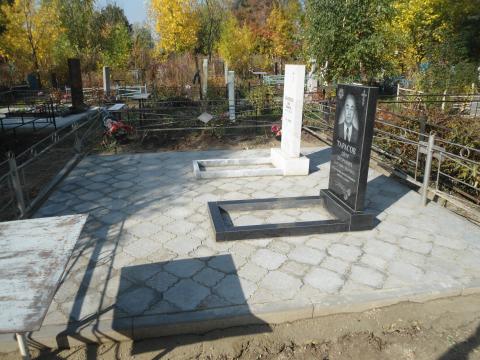 Укладка тротуарной плитки на мемориальном комплексе - Камень памяти - Примеры других исполнителей Укладка тротуарной плитки на мемориальном комплексе - Камень памяти - Примеры других исполнителей
